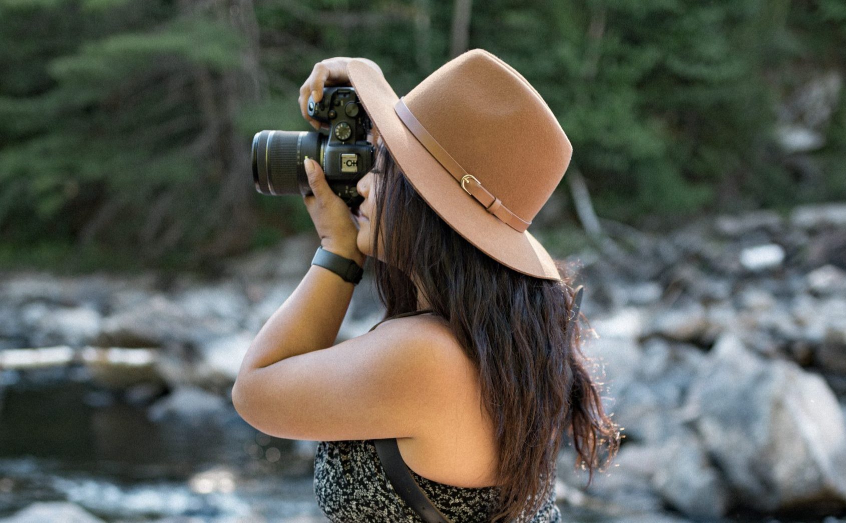 Side profile of woman photographing in nature | Jesseka Melanie Photography